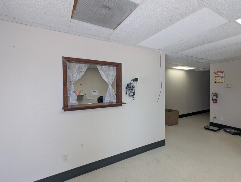 More Photos Of 2440 W Cardinal Dr, Beaumont Warehouse For Lease