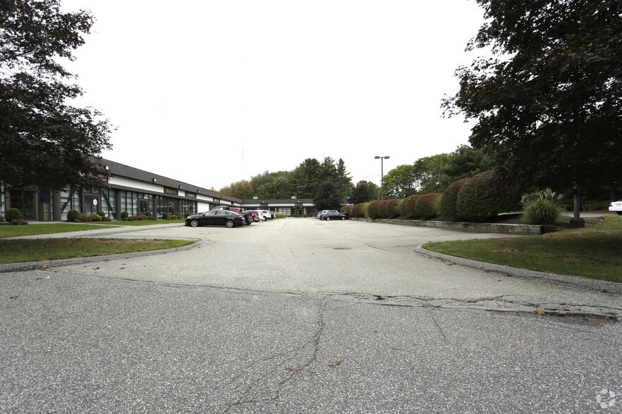 More Photos Of 200 Butterfield Dr, Ashland Warehouse For Lease