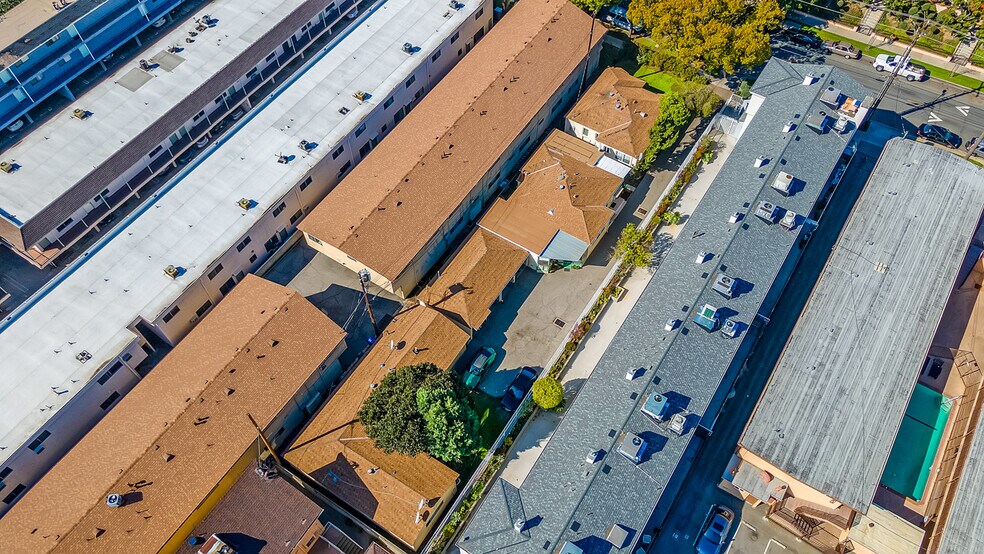 More Photos Of 1700 Grismer Ave, Burbank Apartments For Sale