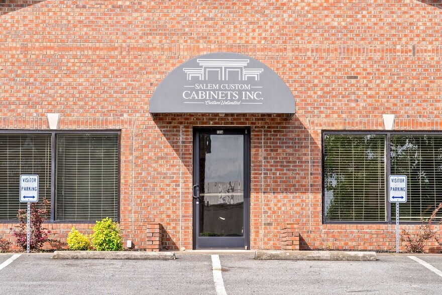 More Photos Of 131 Corporate Dr, Clarksville Flex For Lease