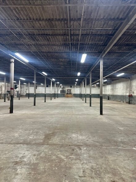 Primary Photo Of 720 E Main St, Lavonia Distribution For Lease