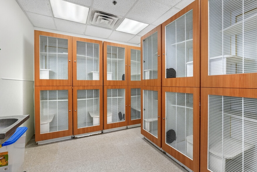 More Photos Of 140 Summer St, Holliston Veterinarian Kennel For Sale