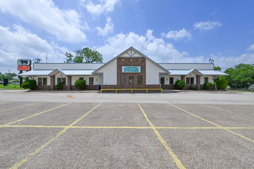 More Photos Of 2508 W 7th Ave, Corsicana Restaurant For Lease