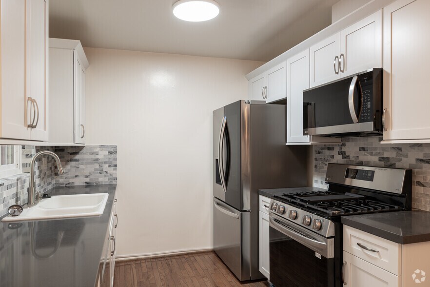 More Photos Of 8130 Norton Ave, West Hollywood Apartments For Sale
