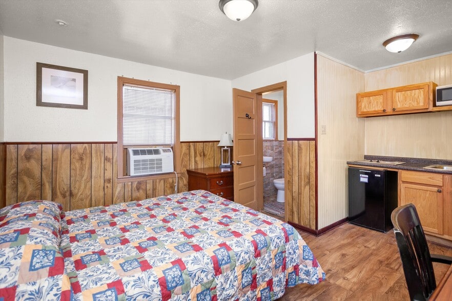 More Photos Of 1706 S 1st St, Lufkin Hotel For Sale