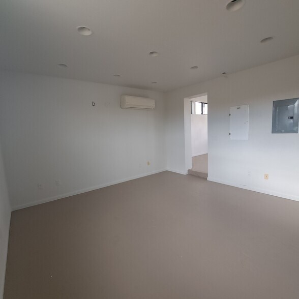More Photos Of 51607 29 Palms Hwy, Morongo Valley Storefront For Lease
