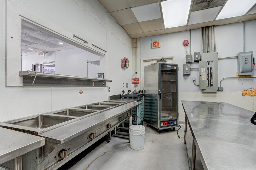 More Photos Of 247 W Kings Hwy, Eden Storefront Retail Office For Sale