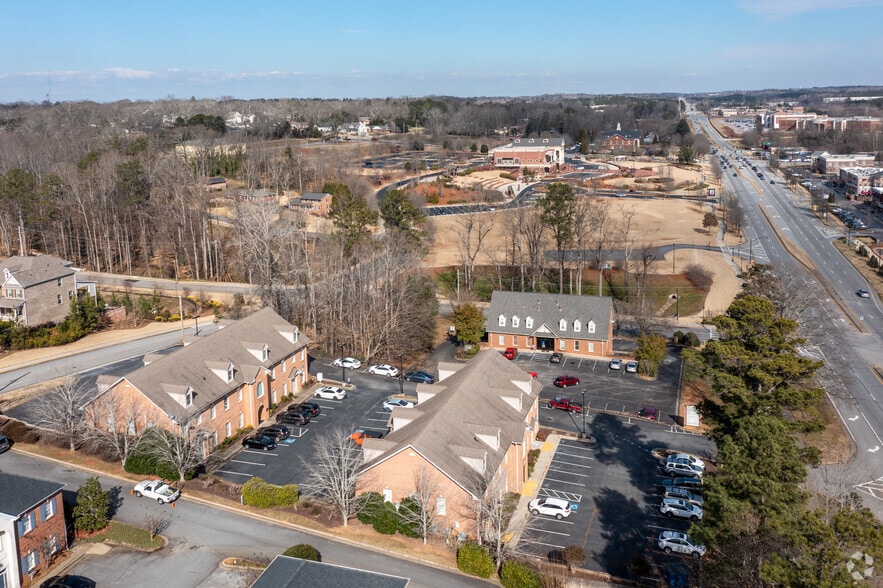 More Photos Of 2050 Buford Hwy, Buford Unknown For Lease
