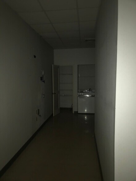 More Photos Of 337 Oak Ave, Spruce Pine Office For Lease