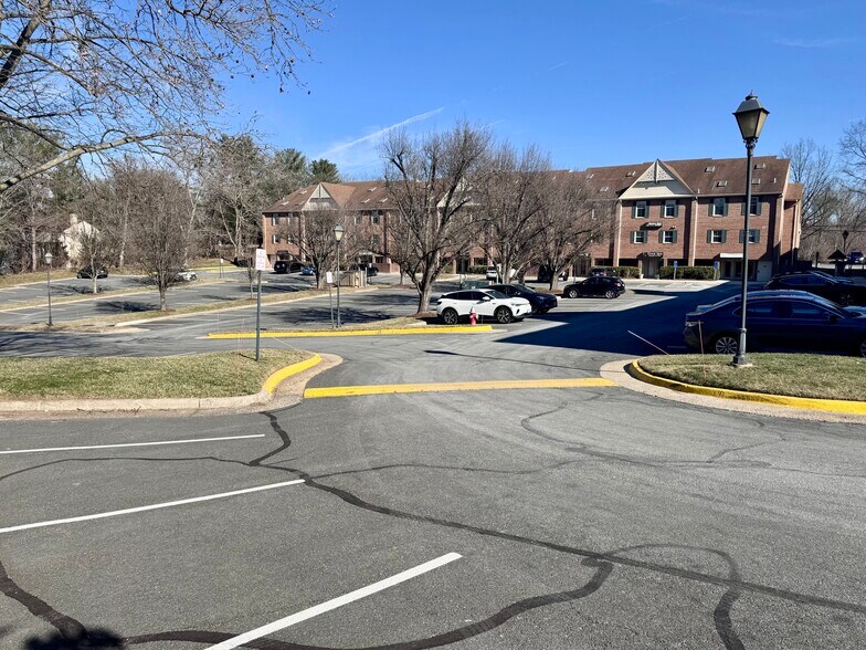 More Photos Of 10130-10134 Colvin Run Rd, Great Falls Office For Sale