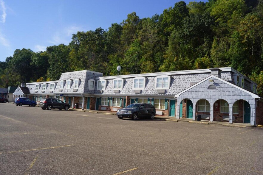 More Photos Of 275 S Whitewoman St, Coshocton Hotel For Sale