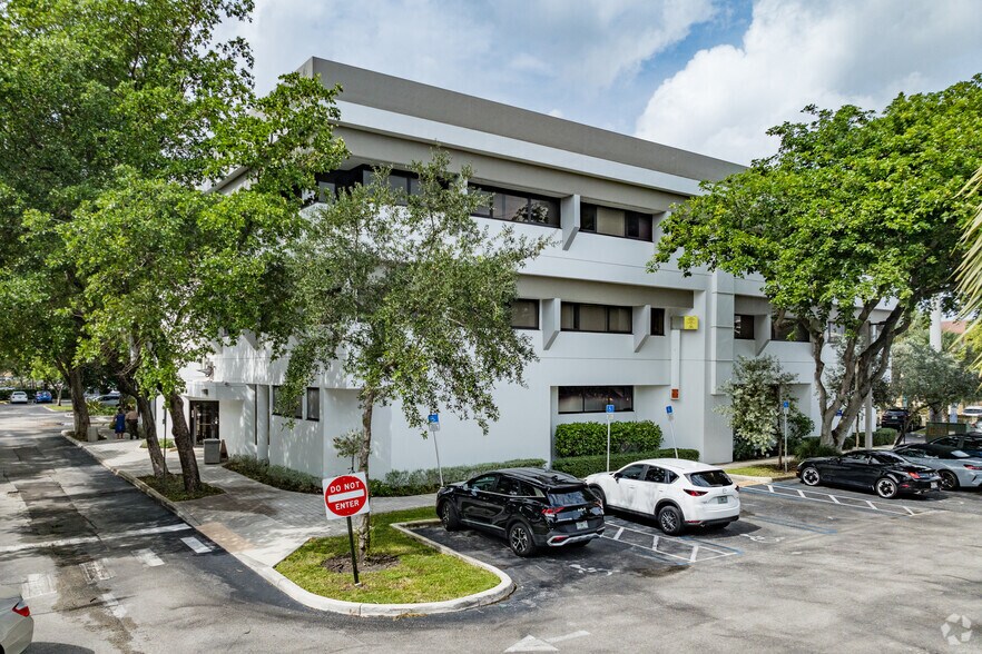 More Photos Of 2925 Aventura Blvd, Aventura Medical For Lease