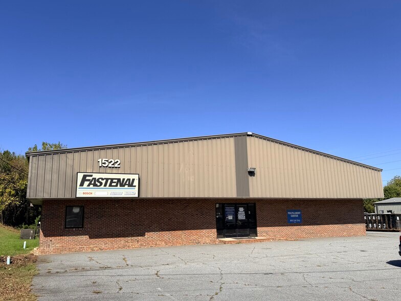 More Photos Of 1522 Veterans Pky, Columbus Flex For Lease