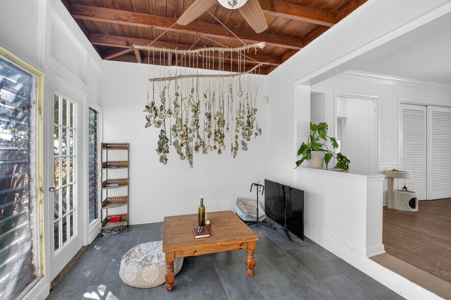 More Photos Of 825 N Federal Hwy, Delray Beach Storefront Retail Residential For Sale