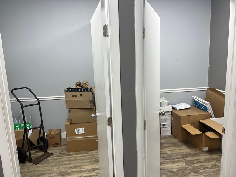 More Photos Of 4410 W Hillsborough Ave, Tampa Storefront Retail Office For Lease