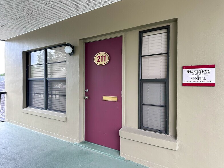More Photos Of 2000 E Edgewood Dr, Lakeland Office For Lease