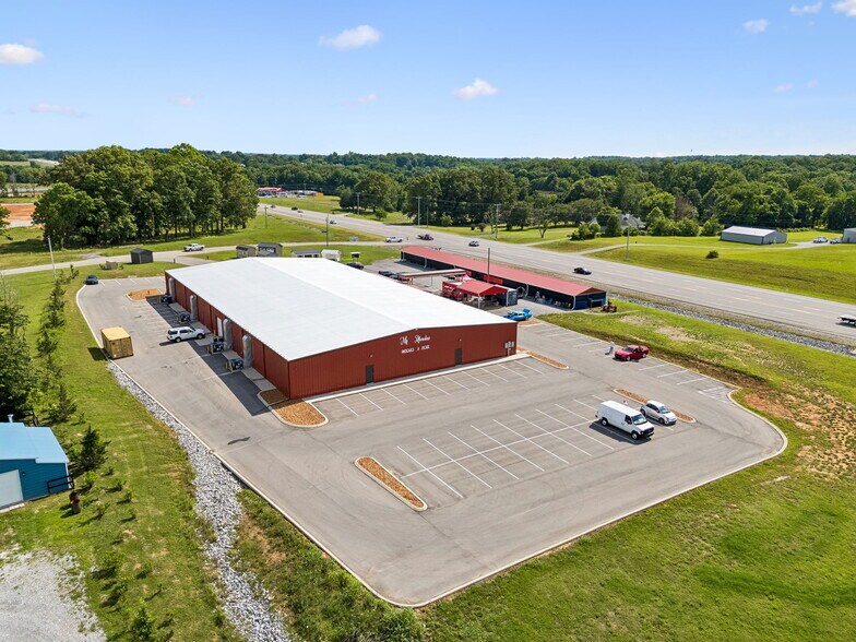 More Photos Of 4070 Old Highway 431, Greenbrier Freestanding For Sale