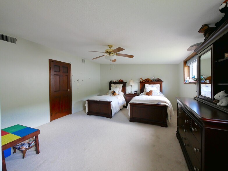 More Photos Of 56721 Ferry Landing Rd, Shadyside Shelter For Sale