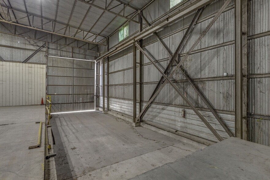 More Photos Of 200 Coe Rd, Anderson Warehouse For Lease