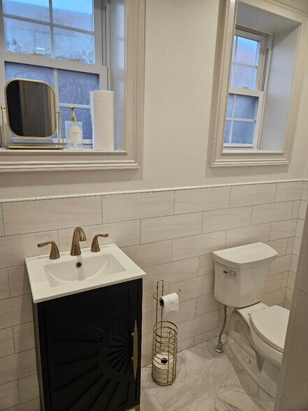 More Photos Of 111-113 S Tyson Ave, Floral Park Office For Lease