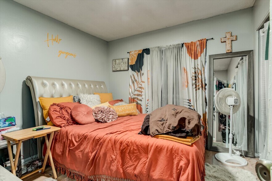 More Photos Of 2713-2715 Benton Blvd, Kansas City Apartments For Sale