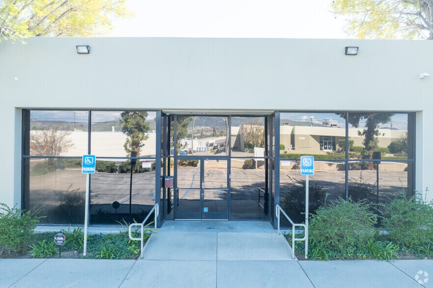 More Photos Of 20720 Superior St, Chatsworth Manufacturing For Lease