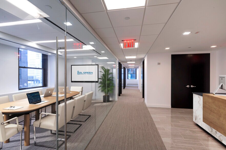 More Photos Of 420 Lexington Ave, New York Office For Lease