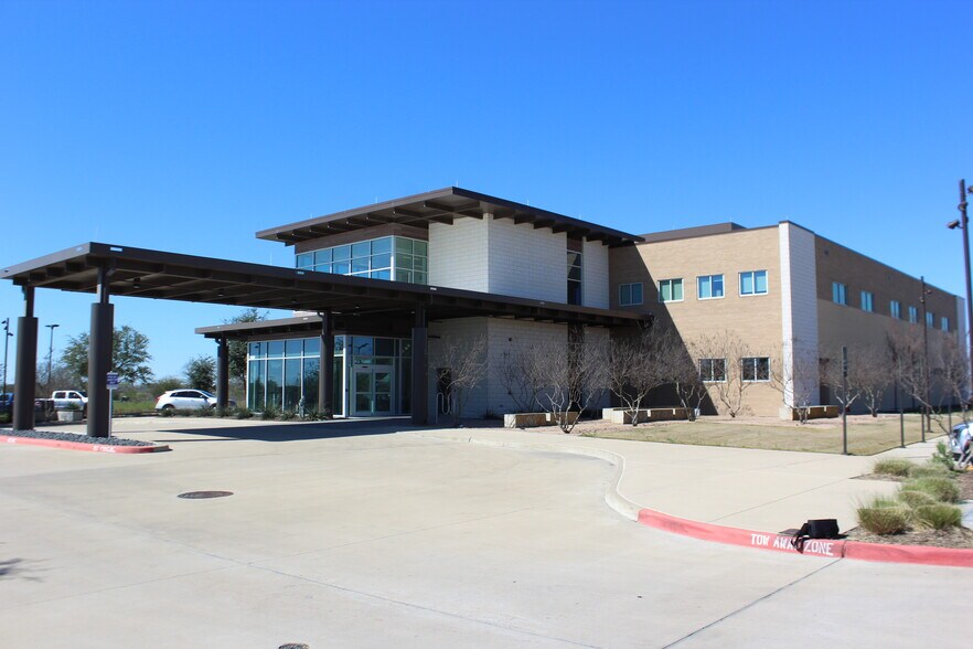 More Photos Of 3989 N Shore Dr, Bryan Medical For Lease