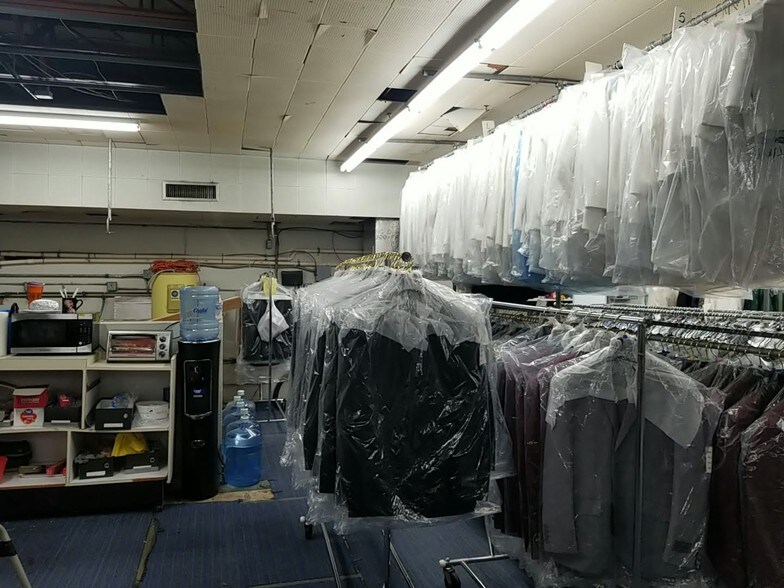 More Photos Of 777 NE 125th St, North Miami Storefront For Lease