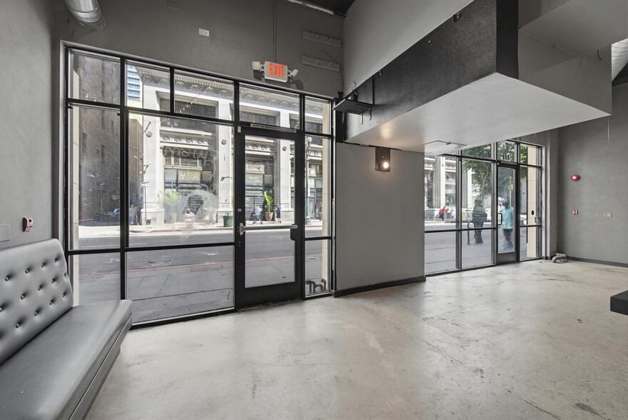 More Photos Of 212 W 5th St, Los Angeles Restaurant For Lease