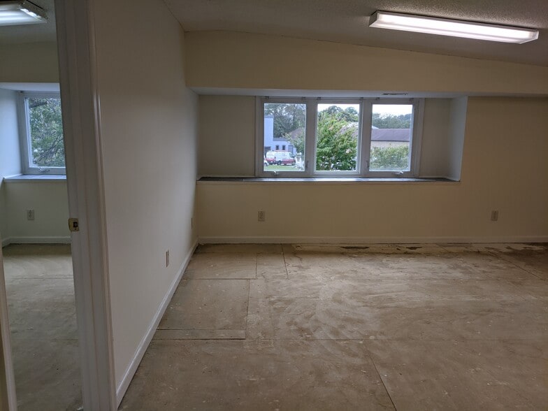 More Photos Of 5244 Challedon Dr, Virginia Beach Light Distribution For Lease