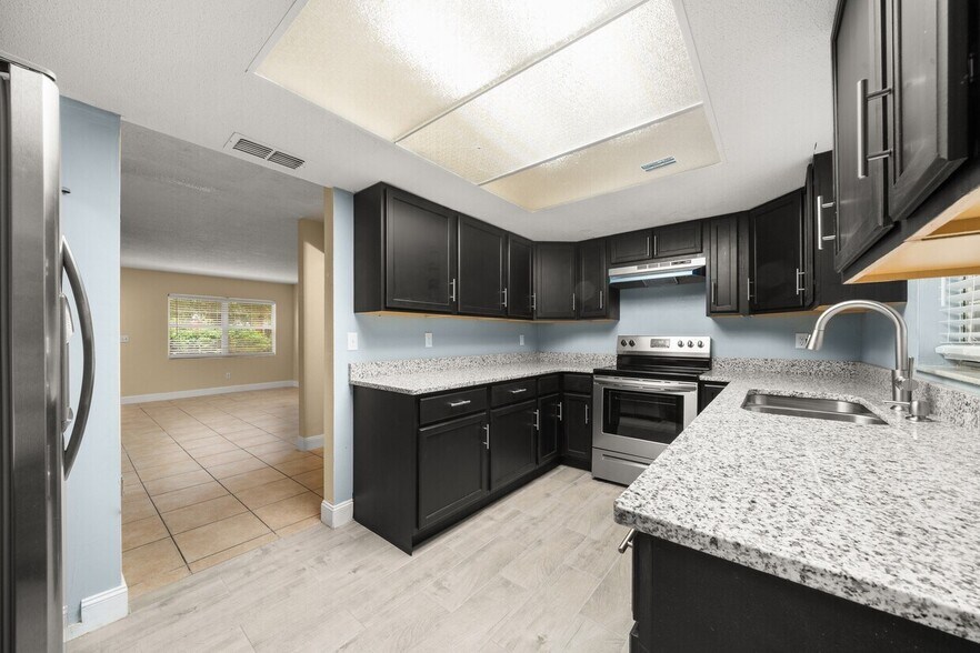 More Photos Of , Avon Park Multifamily For Sale