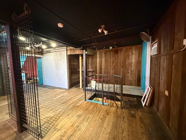 More Photos Of 133 Mason St, Saugatuck General Retail For Sale