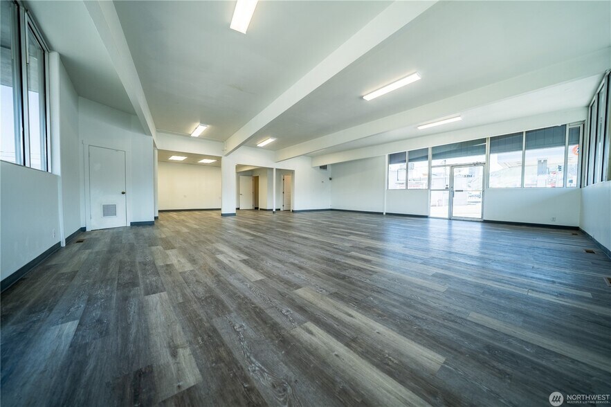 More Photos Of 849 S Mission St, Wenatchee General Retail For Sale