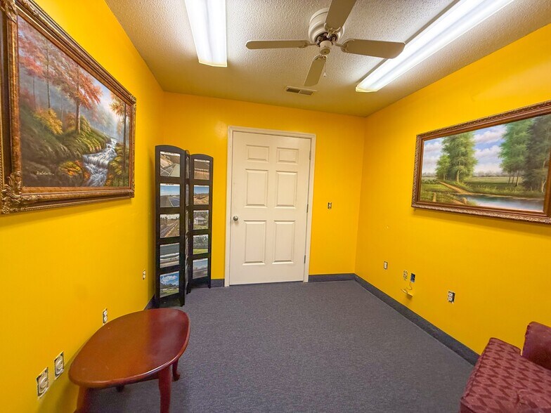 More Photos Of 2335 Columbia Hwy, Pulaski Office For Sale