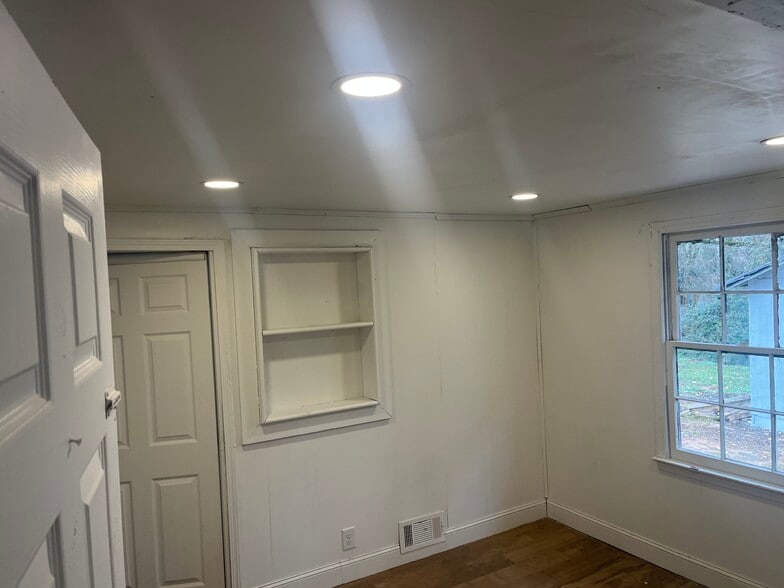 More Photos Of 2230 Palm St, Canton Freestanding For Lease