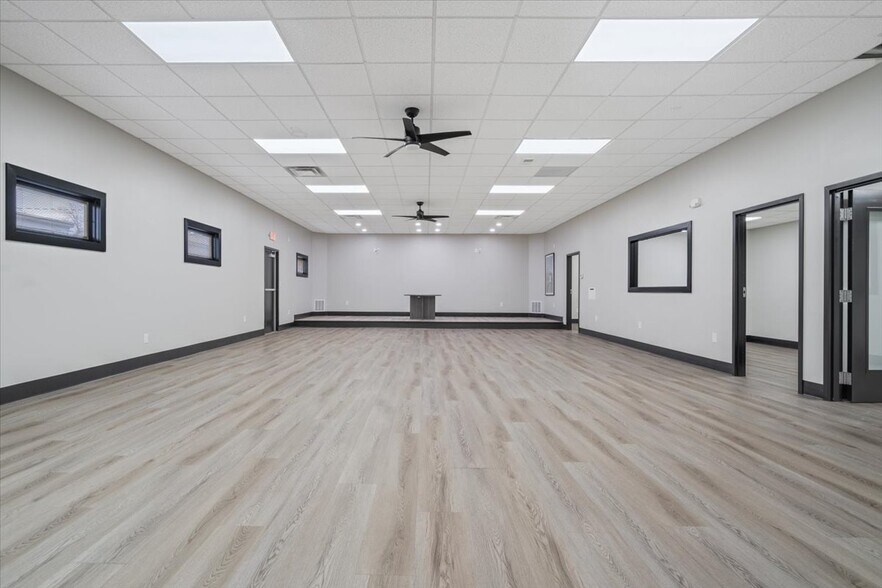 More Photos Of 1415 Shelby St, Indianapolis Office For Sale