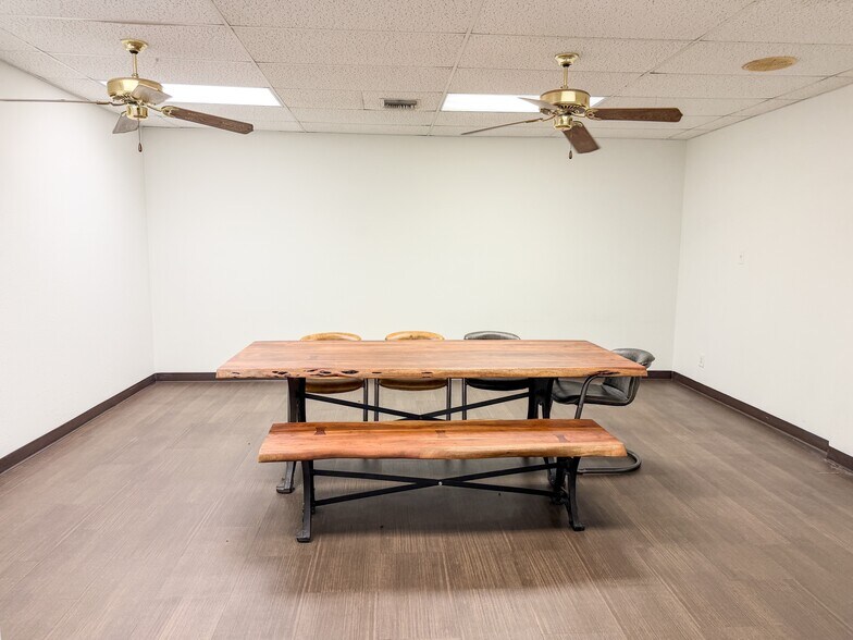 More Photos Of 1449 Forest Ln, Garland Office For Lease