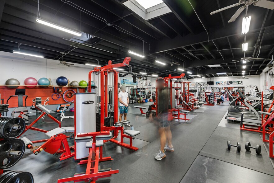 More Photos Of 640 Terminal Way, Costa Mesa Light Manufacturing For Lease