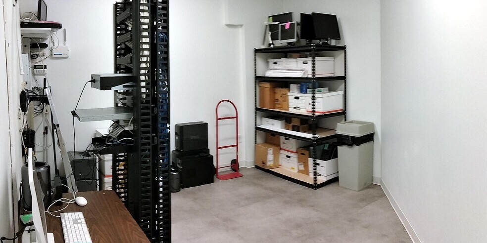 More Photos Of 421 Minuet Ln, Charlotte Office For Sale