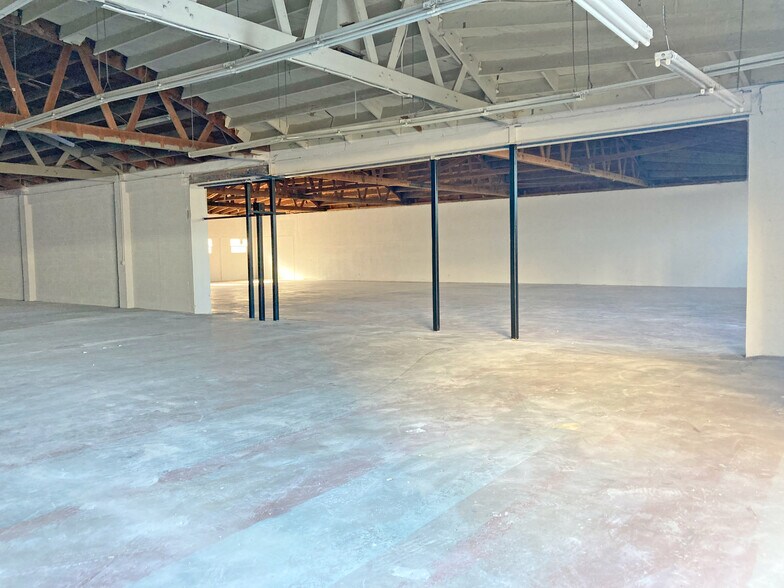 More Photos Of 5612-5616 Santa Monica Blvd, Los Angeles General Retail For Lease