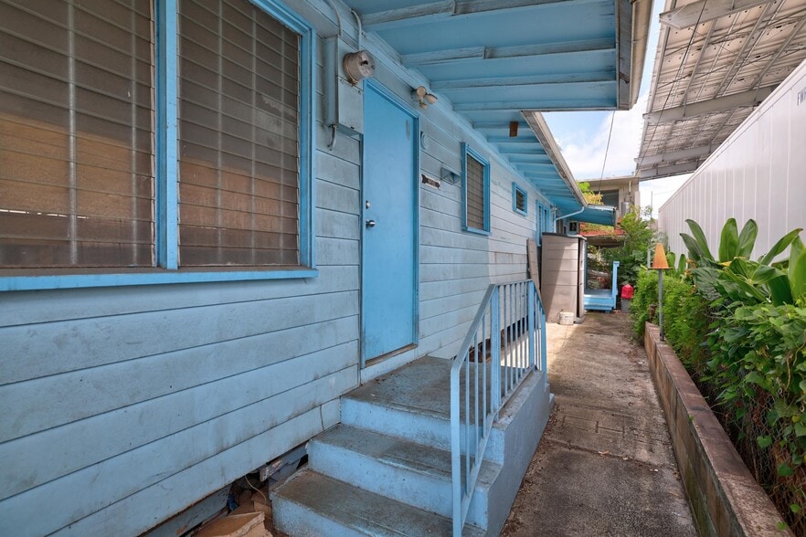 More Photos Of 748 Gulick Ave, Honolulu Office For Sale