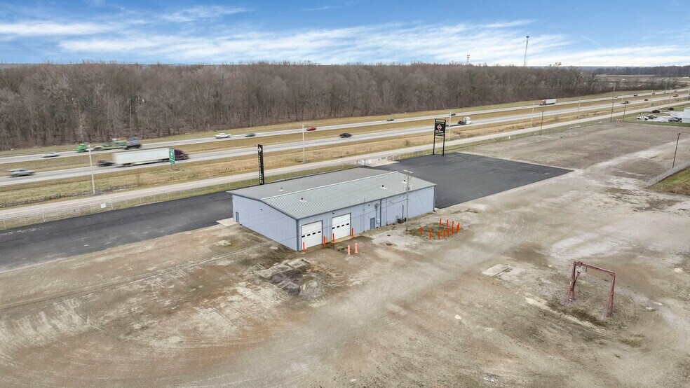 More Photos Of 10967 Columbus Pky, Pataskala Service For Lease