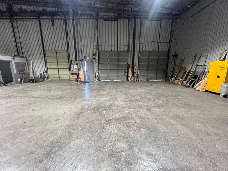 More Photos Of 1500 Grace St, Murphysboro Warehouse For Lease