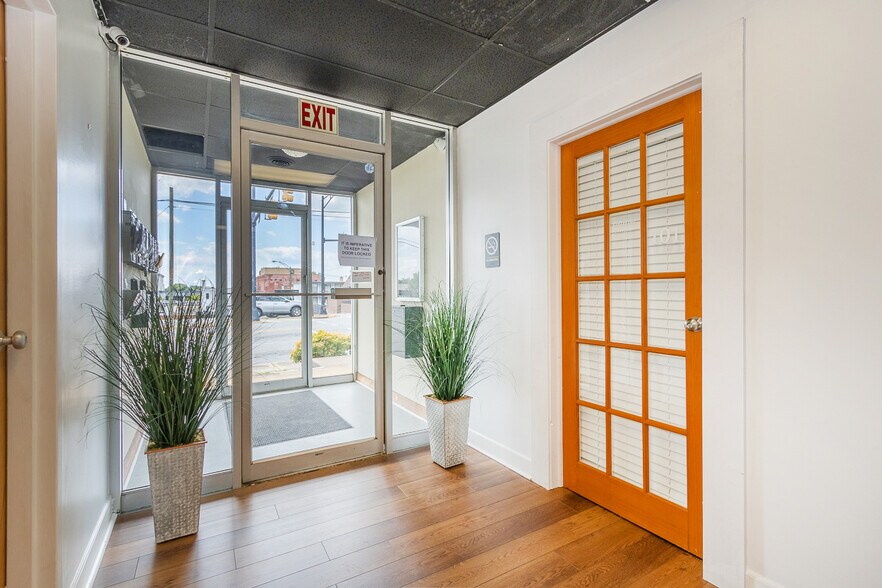 More Photos Of 210 N McDuffie St, Anderson Office For Sale