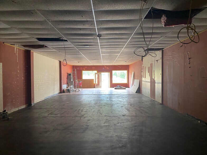 More Photos Of 4970 Raymond Ave, Verona Storefront For Sale