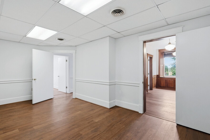More Photos Of 115 W King St, Martinsburg Office For Lease