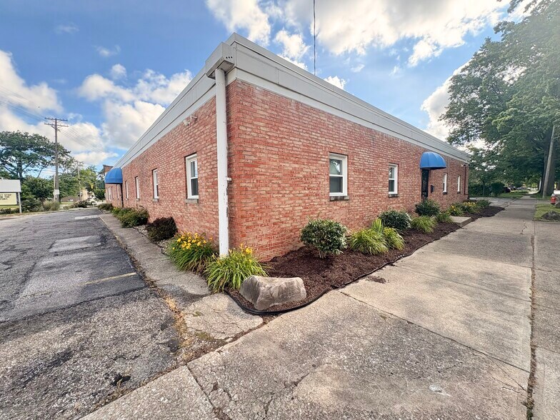 More Photos Of 4367 Rocky River Dr, Cleveland Medical For Sale