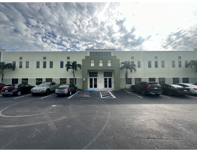 More Photos Of 1200 S Rogers Cir, Boca Raton Warehouse For Lease