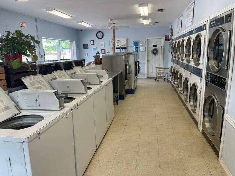 More Photos Of 314 E Pennsylvania Ave, Van General Retail For Sale